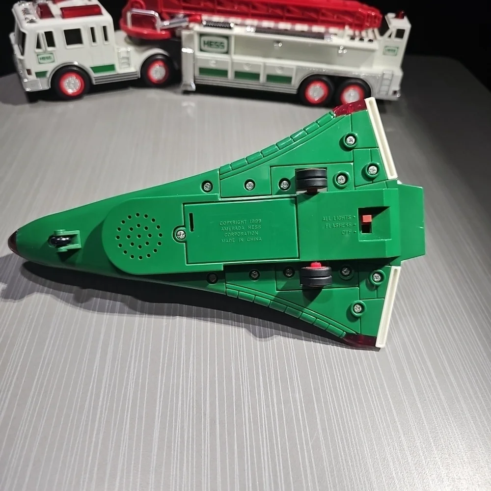 Vintage Y2K 2000 Hess Fire Truck & 1999 Space Shuttle‎ Good PreOwned Condition
